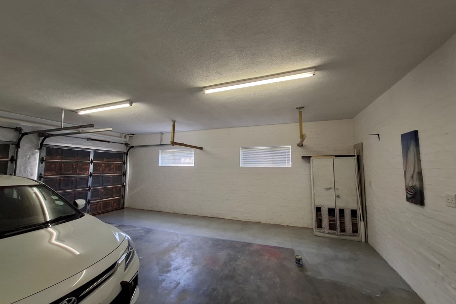 5 Bedroom Property for Sale in Bettys Bay Western Cape